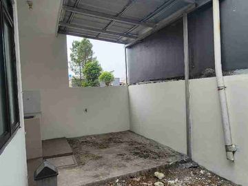 disewakan rumah di villagio siap huni tanah 72