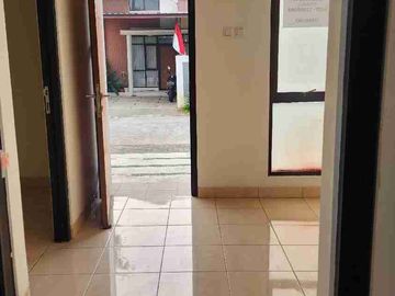 disewakan rumah di villagio siap huni tanah 72