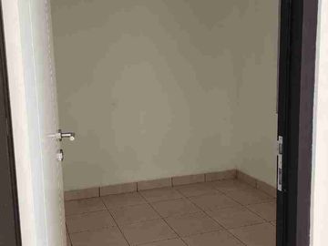 disewakan rumah di villagio siap huni tanah 72