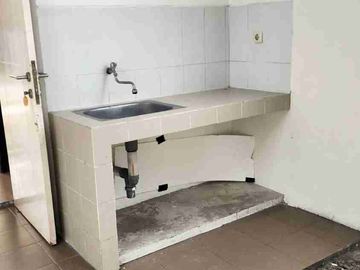 disewakan rumah di villagio siap huni tanah 72
