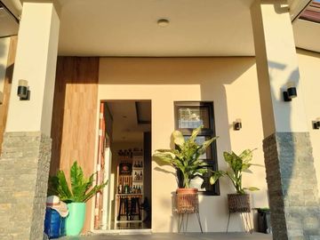 TWO HOUSES AND LOT FOR SALE ID 15050