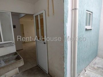 Villas del refugio rento departamento pb en privada con seguridad 2 recamaras 1 baño 1 coche