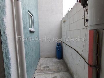 Villas del refugio rento departamento pb en privada con seguridad 2 recamaras 1 baño 1 coche