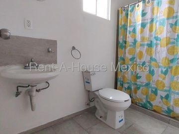 Villas del refugio rento departamento pb en privada con seguridad 2 recamaras 1 baño 1 coche