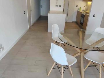 Rento suite de lujo en González Suárez con balcón y amenities