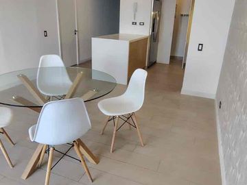 Rento suite de lujo en González Suárez con balcón y amenities