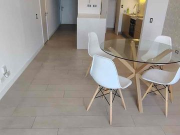 Rento suite de lujo en González Suárez con balcón y amenities