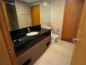 Spacious 1 Bedroom Unit for Lease in Park Terraces, Makati City