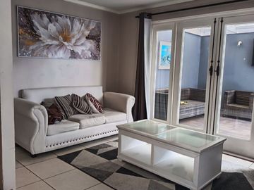 VENDO CASA ACOGEDORA Y EN PRIVILEGIADO SECTOR