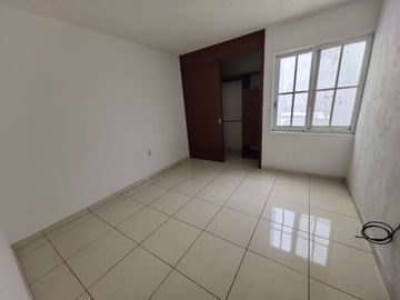 Casa con Uso de Suelo Comercial en renta en Jardines de Guadalupe Sobre Av Beethoven