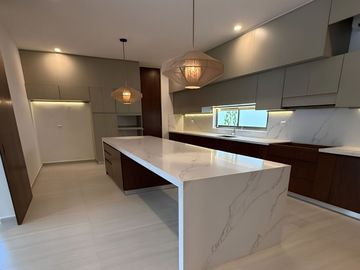 Casa con Alberca y Casa Club con Amenidades Premium en Venta