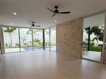 Casa con Alberca y Casa Club con Amenidades Premium en Venta