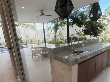 Casa con Alberca y Casa Club con Amenidades Premium en Venta