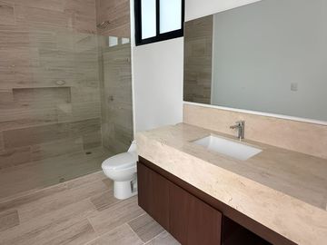 Casa con Alberca y Casa Club con Amenidades Premium en Venta