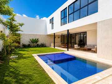 Casa con Alberca y Casa Club con Amenidades Premium en Venta
