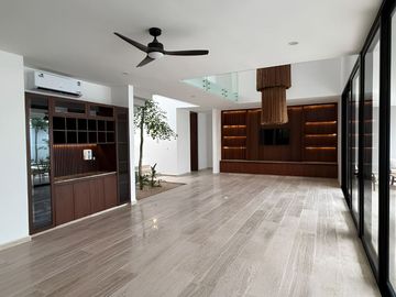 Casa con Alberca y Casa Club con Amenidades Premium en Venta