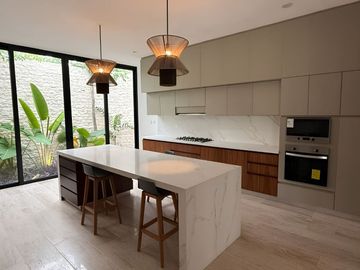 Casa con Alberca y Casa Club con Amenidades Premium en Venta