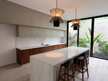 Casa con Alberca y Casa Club con Amenidades Premium en Venta