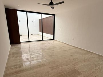 Casa con Alberca y Casa Club con Amenidades Premium en Venta