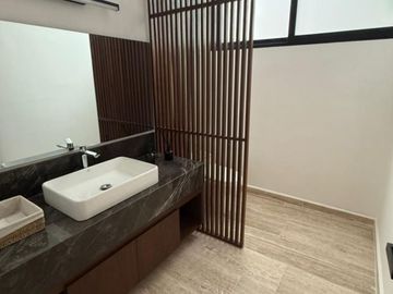 Casa con Alberca y Casa Club con Amenidades Premium en Venta