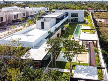 Casa con Alberca y Casa Club con Amenidades Premium en Venta