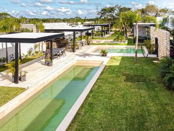 Casa con Alberca y Casa Club con Amenidades Premium en Venta