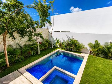 Residencia con Alberca, balcón y Casa Club con Amenidades Premium en Venta