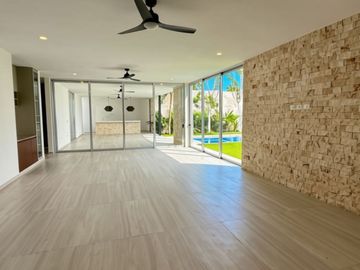 Residencia con Alberca, balcón y Casa Club con Amenidades Premium en Venta