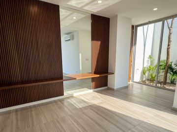 Residencia con Alberca, balcón y Casa Club con Amenidades Premium en Venta