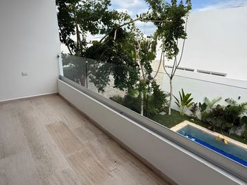 Residencia con Alberca, balcón y Casa Club con Amenidades Premium en Venta