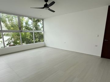 Residencia con Alberca, balcón y Casa Club con Amenidades Premium en Venta