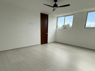Residencia con Alberca, balcón y Casa Club con Amenidades Premium en Venta