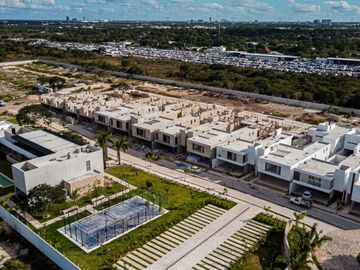 Residencia con Alberca, balcón y Casa Club con Amenidades Premium en Venta