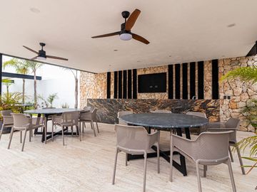 Residencia con Alberca, balcón y Casa Club con Amenidades Premium en Venta