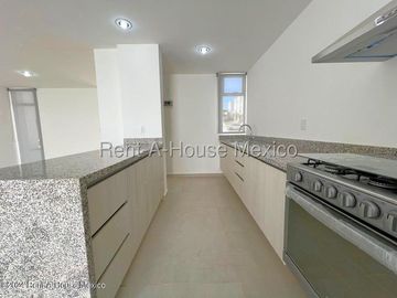 Casa en Renta en Zibatá Queretaro | 2 Recámaras | Estudio | 2.5 baños | patio con pasto sintetico | amenidades YR