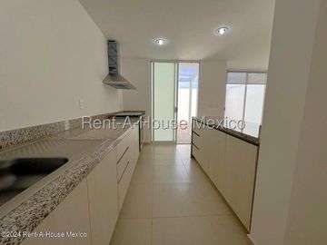 Casa en Renta en Zibatá Queretaro | 2 Recámaras | Estudio | 2.5 baños | patio con pasto sintetico | amenidades YR