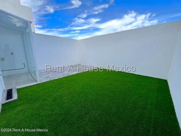 Casa en Renta en Zibatá Queretaro | 2 Recámaras | Estudio | 2.5 baños | patio con pasto sintetico | amenidades YR