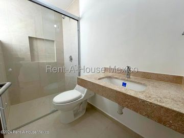 Casa en Renta en Zibatá Queretaro | 2 Recámaras | Estudio | 2.5 baños | patio con pasto sintetico | amenidades YR