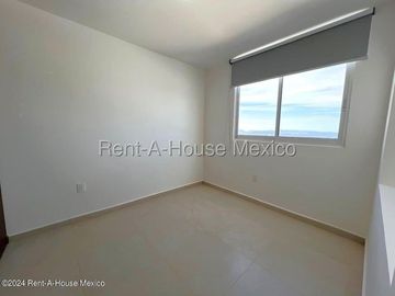 Casa en Renta en Zibatá Queretaro | 2 Recámaras | Estudio | 2.5 baños | patio con pasto sintetico | amenidades YR