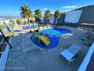 Casa en Renta en Zibatá Queretaro | 2 Recámaras | Estudio | 2.5 baños | patio con pasto sintetico | amenidades YR