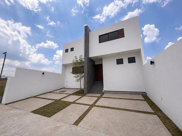 CASA EN VENTA EN VILLA MAGNA