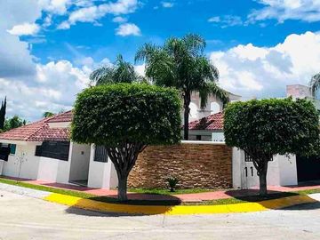 CASA EN RENTA EN CAÑADA DEL REFUGIO NORTE