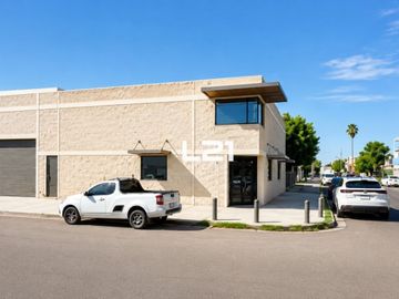 BODEGA CON OFICINAS ADMINISTRATIVAS EN VENTA COL. BALDERRAMA