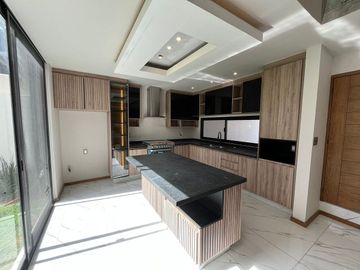 CASA EN VENTA EN SAN ANGEL IV