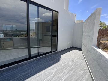 RESIDENCIA EN VENTA EN CLUB DE GOLF LA LOMA
