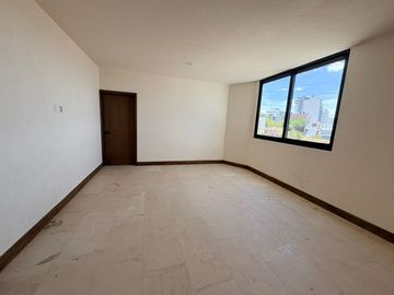 RESIDENCIA EN VENTA EN CLUB DE GOLF LA LOMA