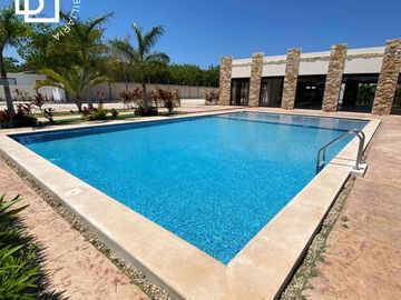 Casa nueva en venta de uno o dos niveles con alberca en privada,  Zona Country de Mérida