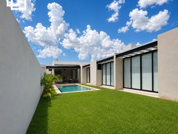 Casa nueva en venta de uno o dos niveles con alberca en privada,  Zona Country de Mérida