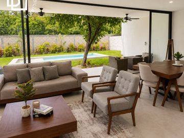 Casa nueva en venta de uno o dos niveles con alberca en privada,  Zona Country de Mérida