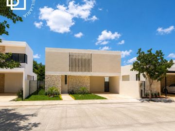 Casa nueva en venta de uno o dos niveles con alberca en privada,  Zona Country de Mérida